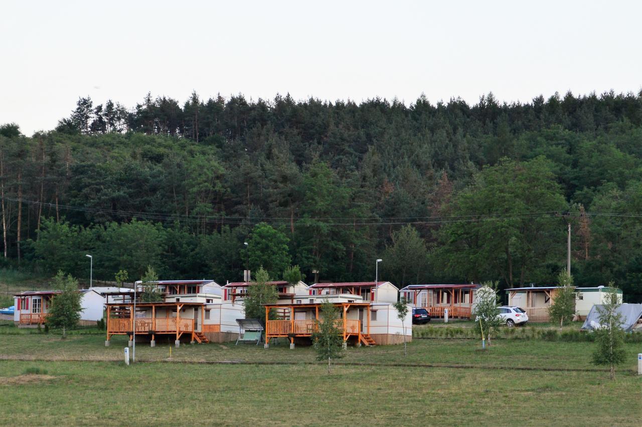 Mobilheimy U Prehrady Hotel Horní Dunajovice Buitenkant foto